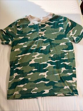 Hanna Andersson Green & Cream Camouflage Short Sleeve Henley